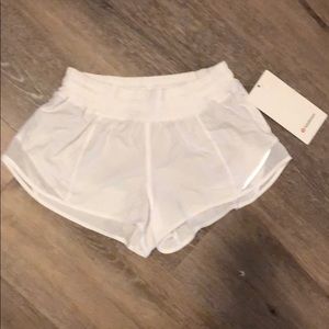 Lululemon Hottie hot LR shorts 2.5 lined white
